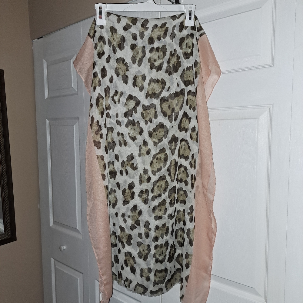🆕 Leopard Print Scarf - Picture 4 of 4